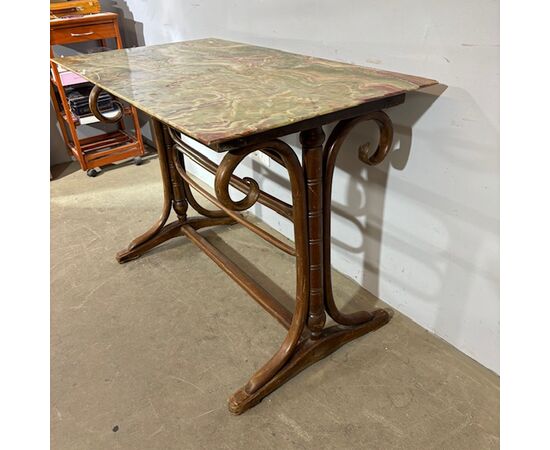 Antico tavolo Thonet art decò 1940 legno faggio curvato e onice. Mis 106 x 61 . h 79