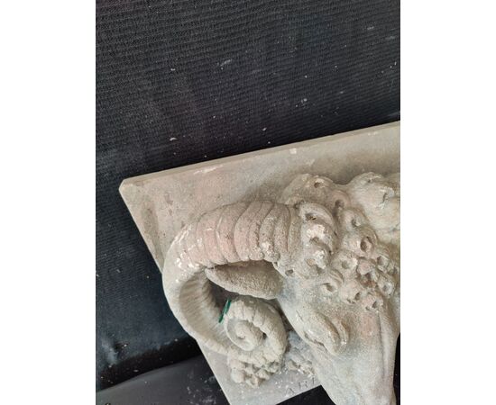 Mascherone/Bocca da Fontana - Volto di Ariete - Pietra di Vicenza - Venezia - 43 x 44 cm