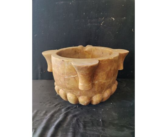 Bellissimo Mortaio finemente baccellato - H 18 cm - Marmo nembro