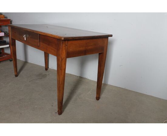 Antico tavolo scrittoio in noce Luigi XVI fine 700 restaurato . Mis 136 x 64 . h 79