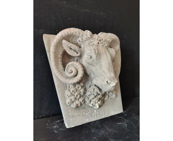 Mascherone/Bocca da Fontana - Volto di Ariete - Pietra di Vicenza - Venezia - 43 x 44 cm