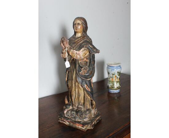 Antique polychrome wooden sculpture of the Virgin, 17th century. H 46 cm.