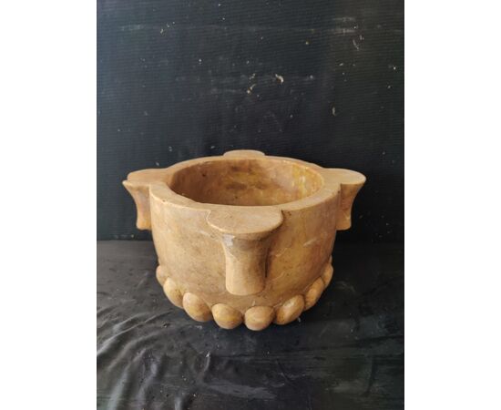 Bellissimo Mortaio finemente baccellato - H 18 cm - Marmo nembro