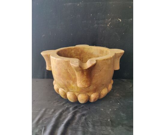 Bellissimo Mortaio finemente baccellato - H 18 cm - Marmo nembro
