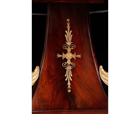 Circular mahogany feather table with marble top