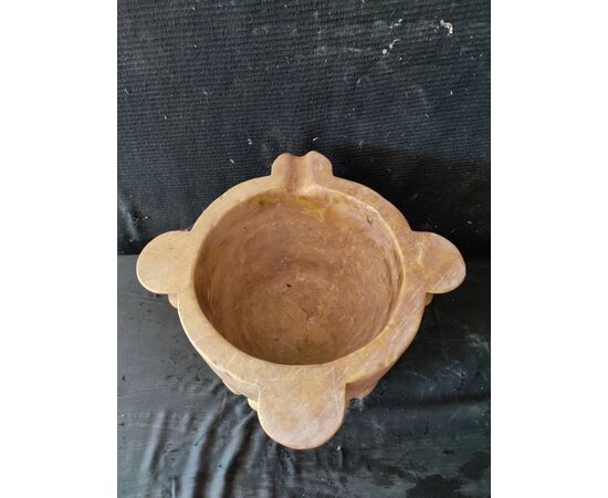 Bellissimo Mortaio finemente baccellato - H 18 cm - Marmo nembro