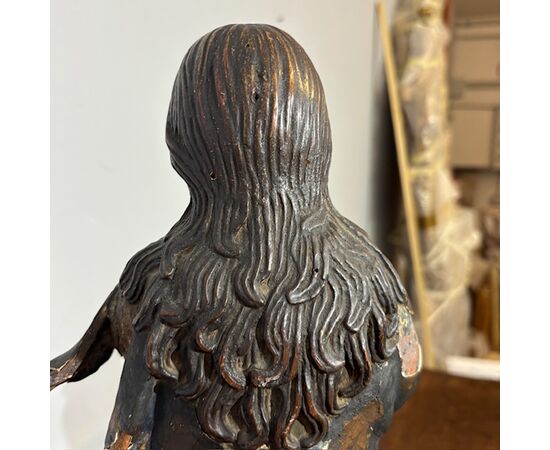 Antique polychrome wooden sculpture of the Virgin, 17th century. H 46 cm.