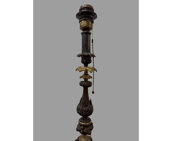 Coppia di lampade in bronzo