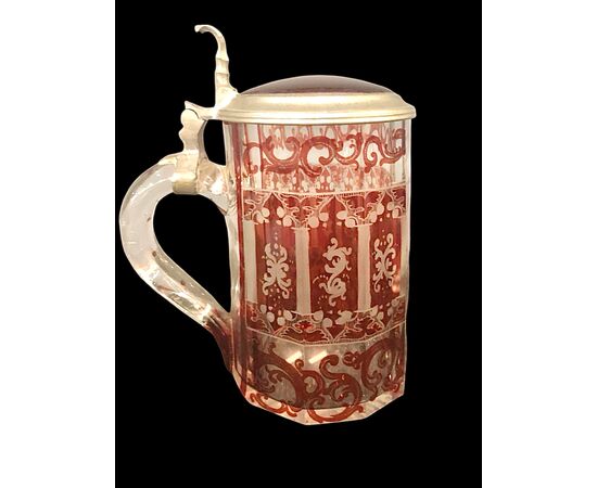 Bohemian Biedermeier mug with etched architectural scene and stylized vegetal racemes.