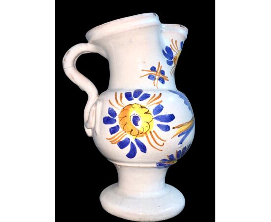 Maiolica jug in compendiario style, decorated with a bird and vegetal motifs. Urbania manufacture.