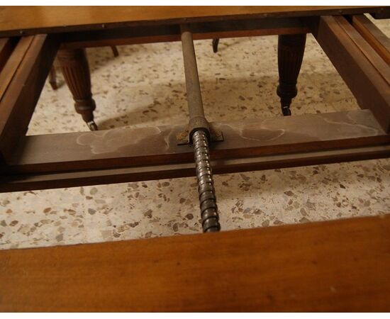 Victorian style extendable square table, English, 1800s, walnut wood