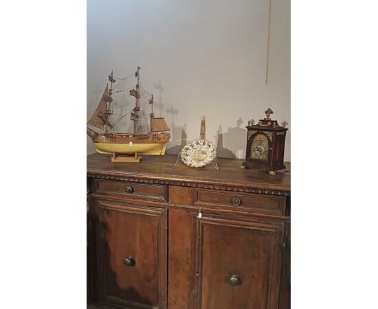 WALNUT AND GILT BRONZE CLOCK, SECOND HALF OF THE 17TH CENTURY