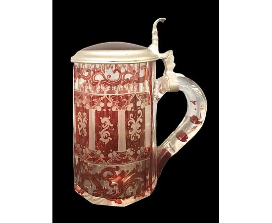 Bohemian Biedermeier mug with etched architectural scene and stylized vegetal racemes.