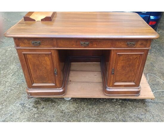 Lombard center desk