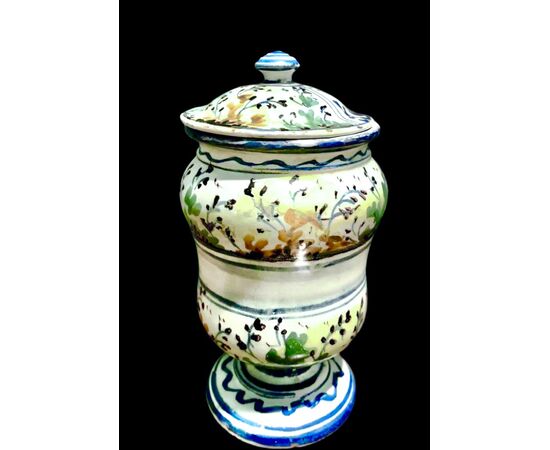 Small apothecary jar decorated with stylized vegetal motifs. Urbania manufacture