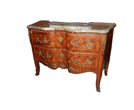 Superbo cassettone di inizio 1800 Francese stile Luigi XV in bois de rose con marmo e ricche applicazioni in bronzo dorato