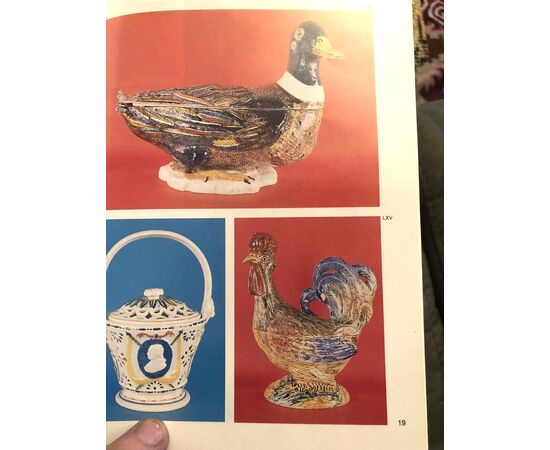 Majolica tureen in the shape of a rooster, Benucci e Latti manufactory of Pesaro