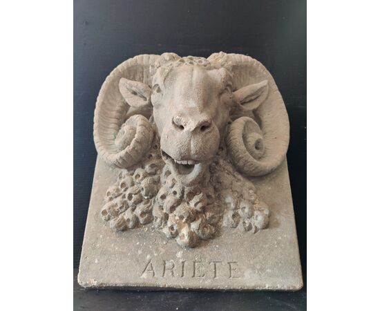 Mascherone/Bocca da Fontana - Volto di Ariete - Pietra di Vicenza - Venezia - 43 x 44 cm