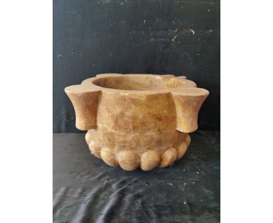 Bellissimo Mortaio finemente baccellato - H 18 cm - Marmo nembro