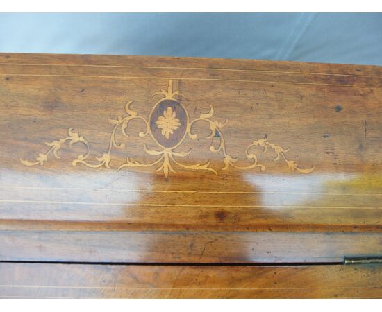 Davenport walnut desk with threads, 19th century. cm L52xW50xH86