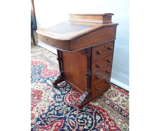 Davenport walnut desk with threads, 19th century. cm L52xW50xH86