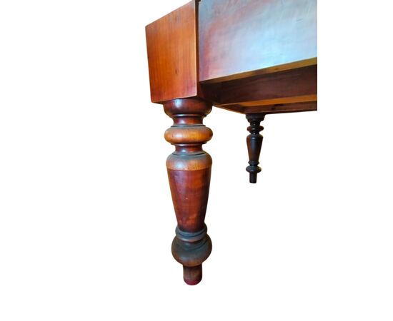 Robusto tavolo antico da 12 posti