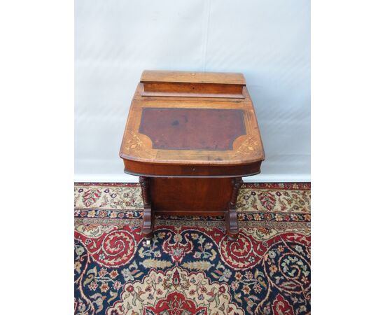 Davenport walnut desk with threads, 19th century. cm L52xW50xH86