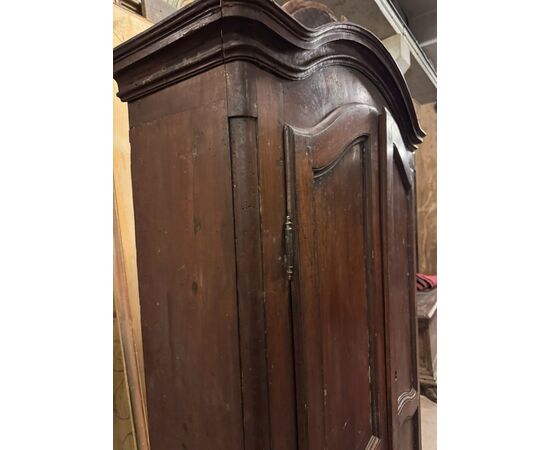 ARM252 - Walnut wardrobe, two doors, 18th century, measures cm L 116 x H 198 x D 35