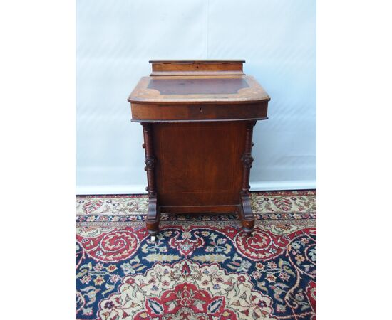 Davenport walnut desk with threads, 19th century. cm L52xW50xH86