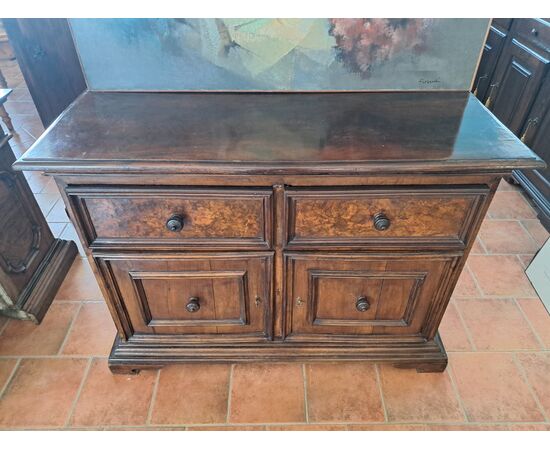 Credenza del '600 in noce