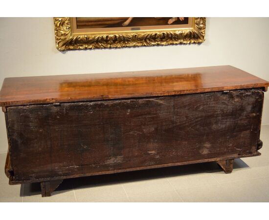 Walnut wood chest, Northern Italy (Bergamo) 17th century