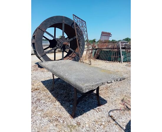 Tavolo ferro e pietra
