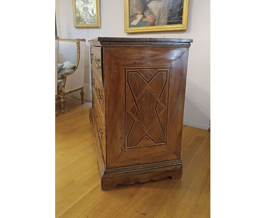 CASSETTONE IN NOCE CON INTARSI LUIGI XIV FINE DEL XVII SECOLO