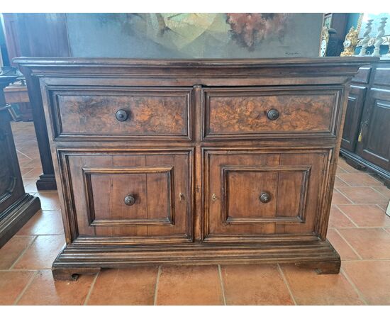 Credenza del '600 in noce