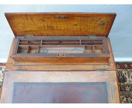 Davenport walnut desk with threads, 19th century. cm L52xW50xH86