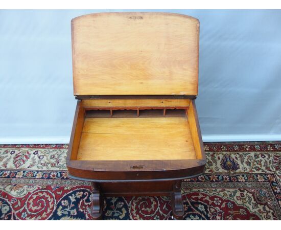 Davenport walnut desk with threads, 19th century. cm L52xW50xH86