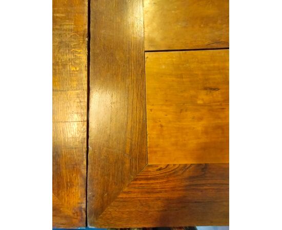 Robusto tavolo antico da 12 posti