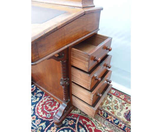 Davenport walnut desk with threads, 19th century. cm L52xW50xH86