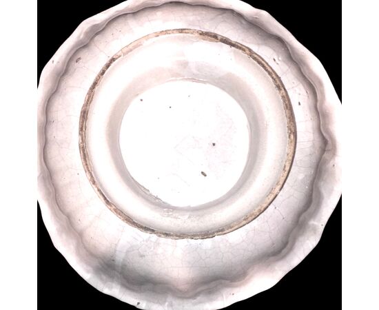 Majolica cup-basin decorated with a female figure and vegetal motifs. Levantino manufacture. Albisola.