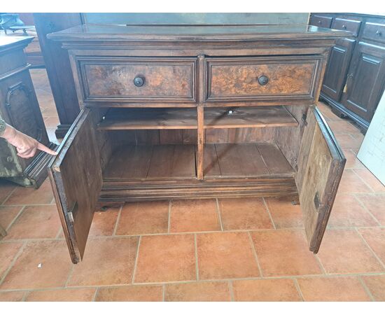 Credenza del '600 in noce