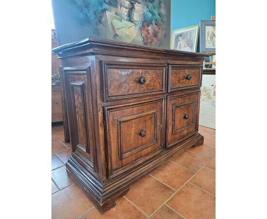 Credenza del '600 in noce