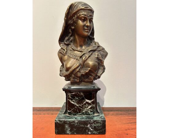 Sculpture of an oriental woman, bronze, signed "MOREAU"