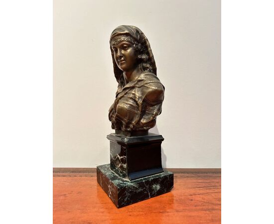 Sculpture of an oriental woman, bronze, signed "MOREAU"