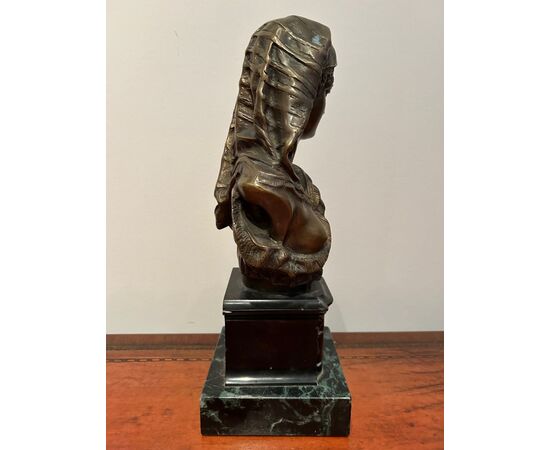 Sculpture of an oriental woman, bronze, signed "MOREAU"