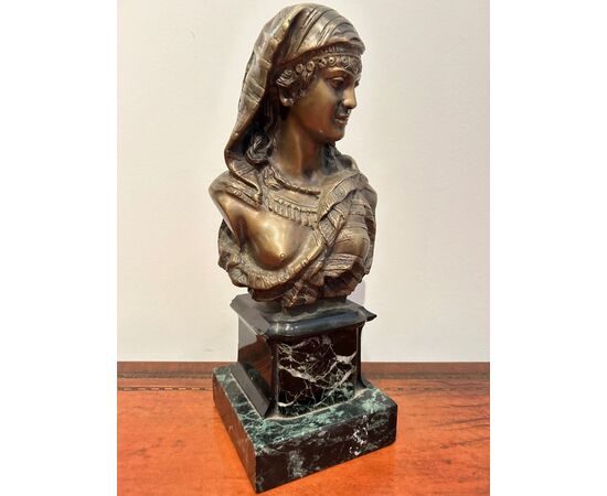Sculpture of an oriental woman, bronze, signed "MOREAU"