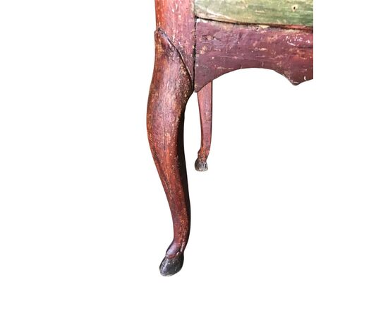 Small lacquered cabinet