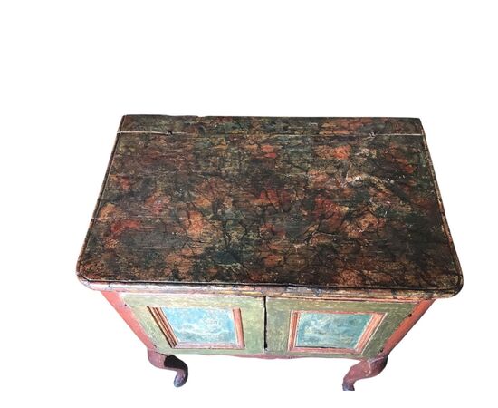 Small lacquered cabinet