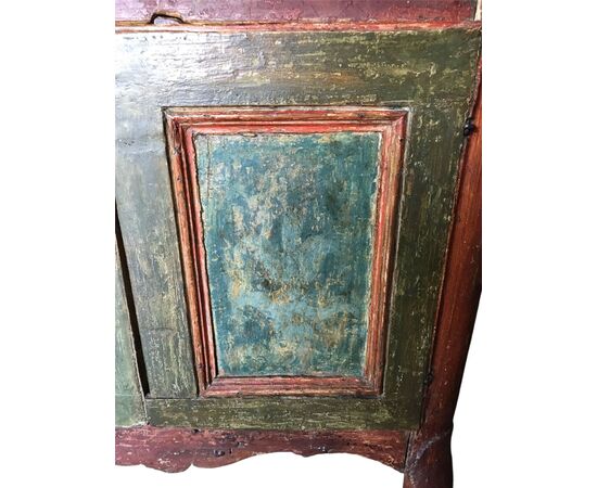 Small lacquered cabinet