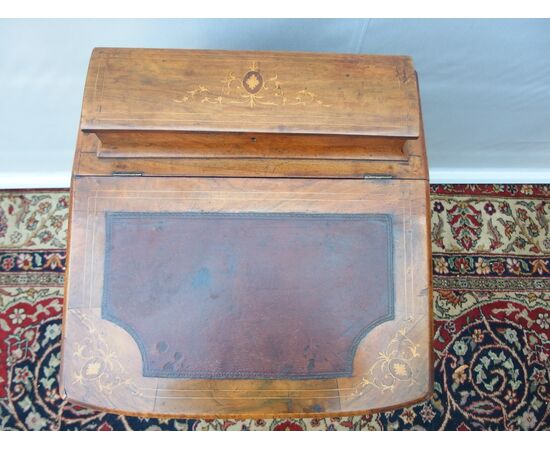 Davenport walnut desk with threads, 19th century. cm L52xW50xH86