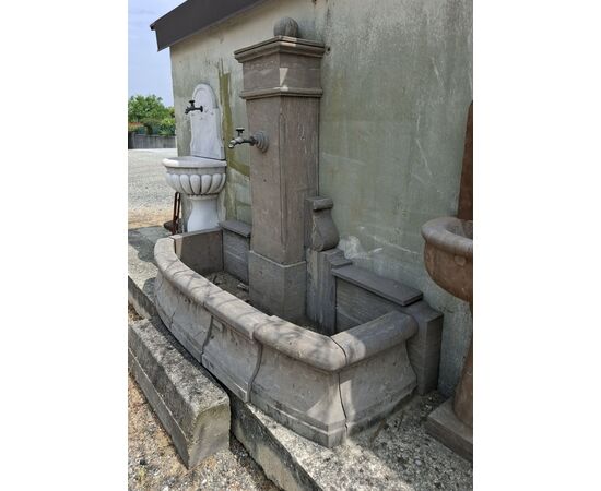Fontana in pietra da muro